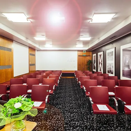 Garibaldi Station By Ihg מלון