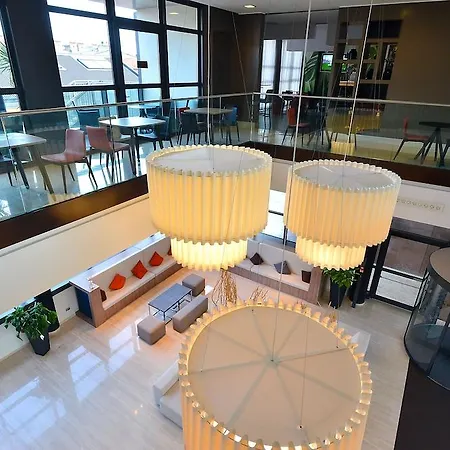 Hilton Garden North Отель
