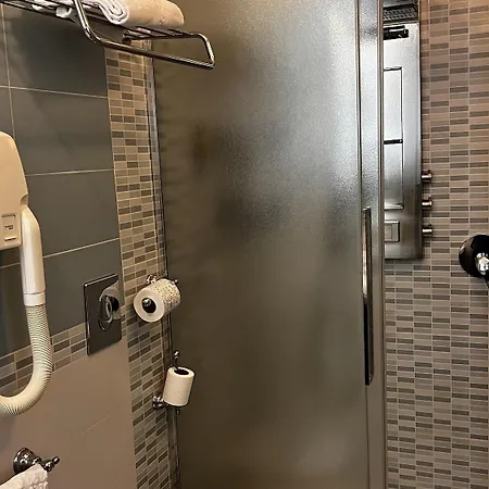 Vittoria 4* Milán