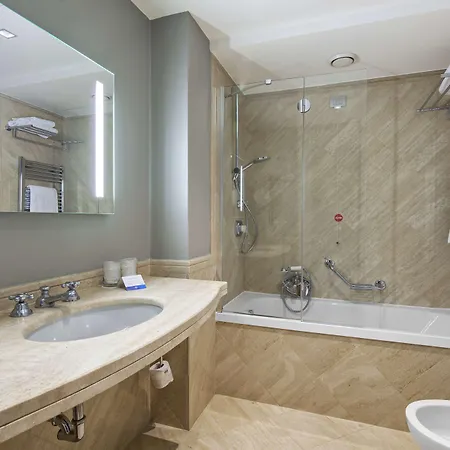 Hotell Nh Collection Touring 4*