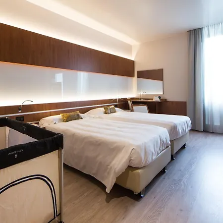 Western Madison Hotel 4*