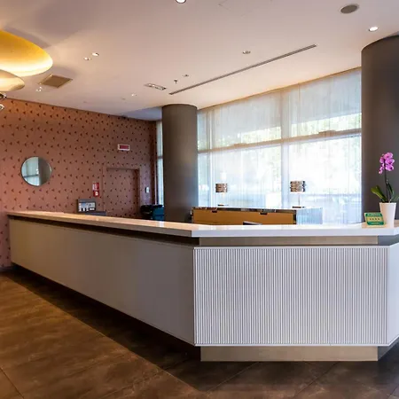 Отель Ramada Plaza By Wyndham
