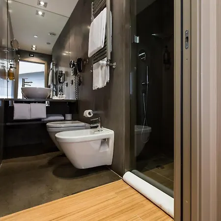 Western The Hub 4*