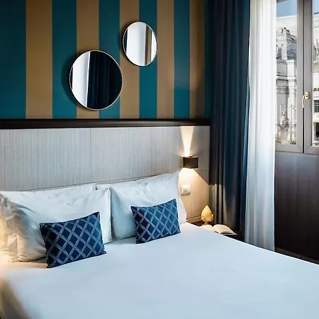 Hotel Av 2*