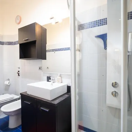 Stazione Centrale-centro, Spazioso E Elegante Apt Apartment