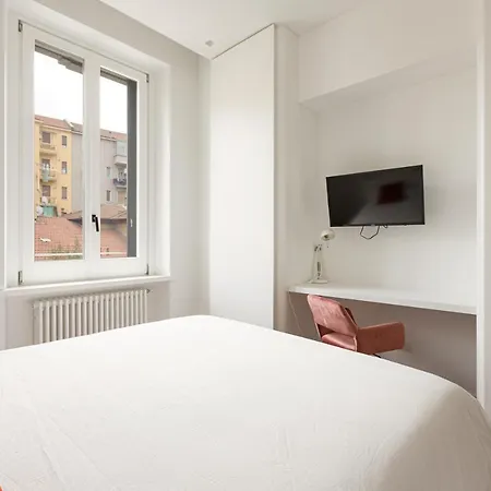 Guesthost - Modern & Comfortable Flat - Near Station Appartement Milan