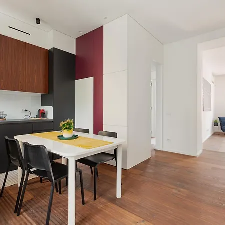 Guesthost - Modern & Comfortable Flat - Near Station *