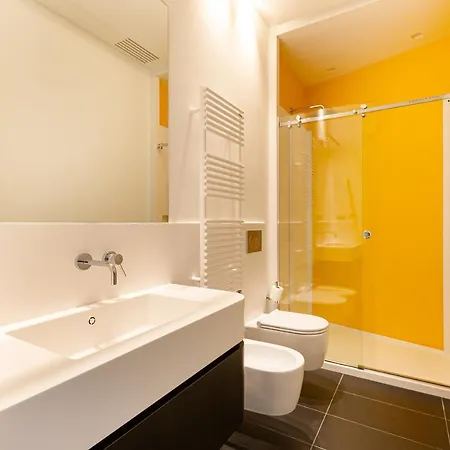 Modern & Comfortable Flat - Near Station Daire Milano