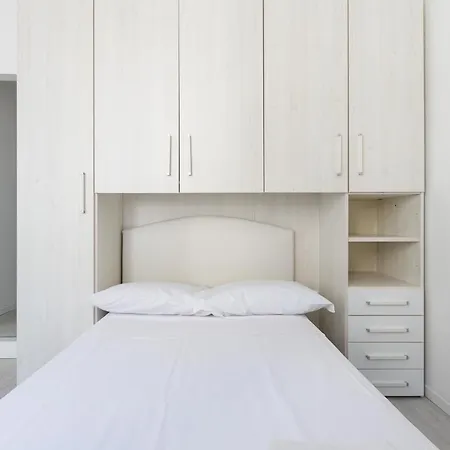 Guesthost - Cosy 25 Sqm Niguarda District *