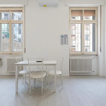 Guesthost - Cosy 25 Sqm Niguarda District