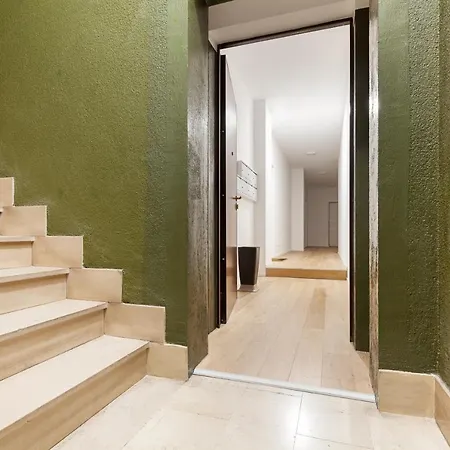 Fashion And Modern Fashion Area Milánó