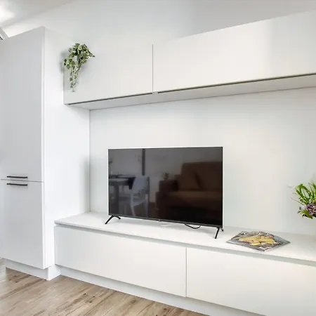 Just Urban - Moderno Bilocale Con Terrazza Di 90mq - M4 Tolstoj דירה