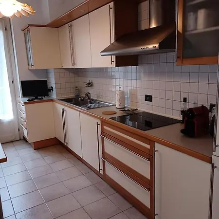 Lagosta Home-isola * Milan