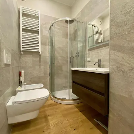 Luxury Galleria Apartment- Duomo- 4 Pax מילאנו