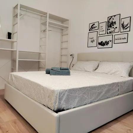 The Green Apt - Stylish And Confortable Large Studio Close To Metro Apartment *