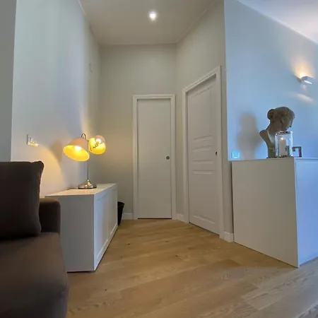 Luxury Galleria Apartment- Duomo- 4 Pax מילאנו