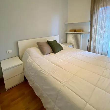 Da Vinci - With Balcony In Design District - Tortona Area *