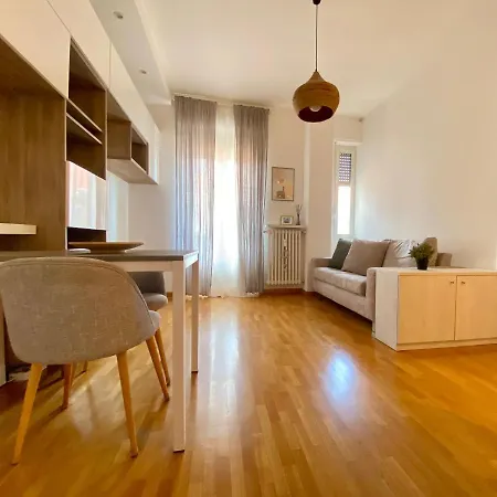 Da Vinci - With Balcony In Design District - Tortona Area *