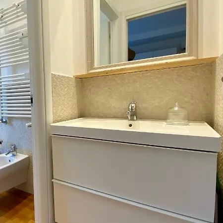Apartment Da Vinci - With Balcony In Design District - Tortona Area Milan