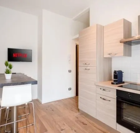Smart Friends City Suite Near Metro