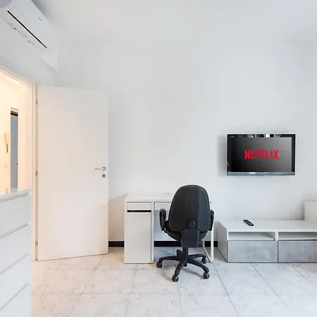 Smart Near Metro Apartment *