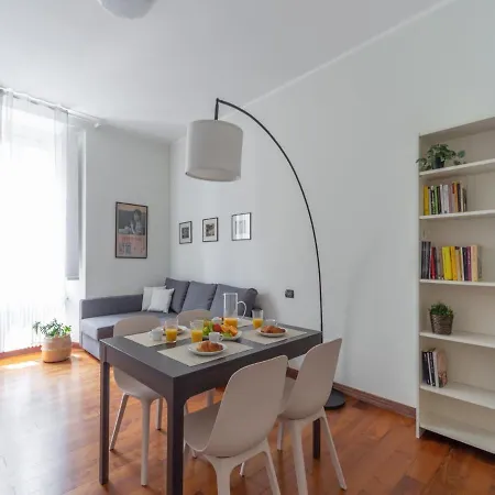 The Rent - Spacious Two-bedroom In Porta Romana Apartment Milan