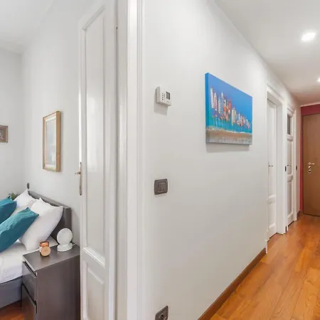 The Rent - Spacious Two-bedroom In Porta Romana Apartment Milan