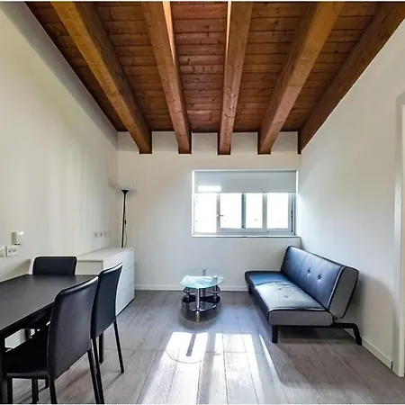 Lux 2 Metro M2 Apartment *