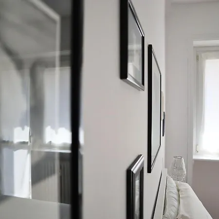 Casa Nana Modern House Milano