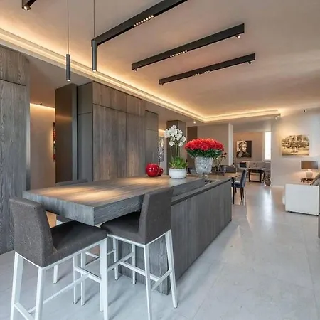 Rooftop Elegant In Center 3br *