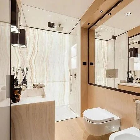Rooftop Elegant In Center 3br * ميلان