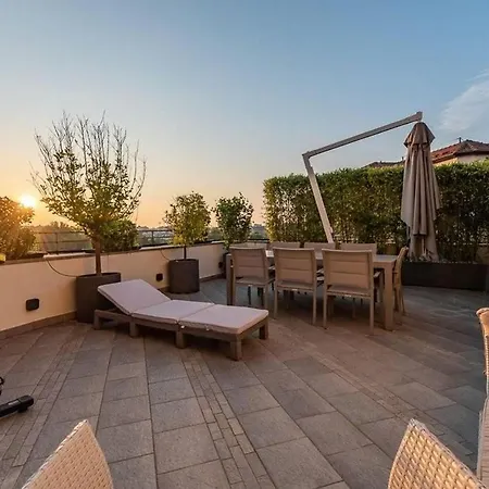 بيت للعطل Rooftop Elegant In Center 3br *