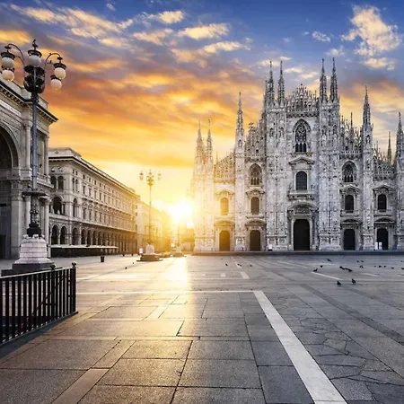 Elegant Sweet - Milan, 15 Minute Duomo Apartment Milan