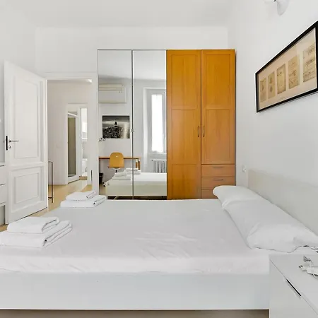 Briano 7 - Affitti Brevi Italia Apartment *