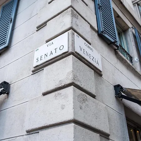 Artstay - Duomo, Spiga, Near Metro M1 Milán