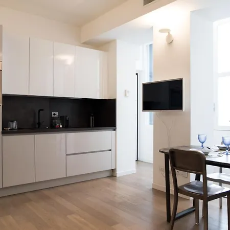 Artstay - Duomo, Spiga, Near Metro M1 밀라노