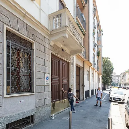 Lovely - W/ Terrace Apartament Mediolan