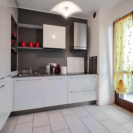 Xenia - New And Bright Urban Housing Apartment *