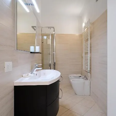 Xenia - New And Bright Urban Housing Apartment Milan