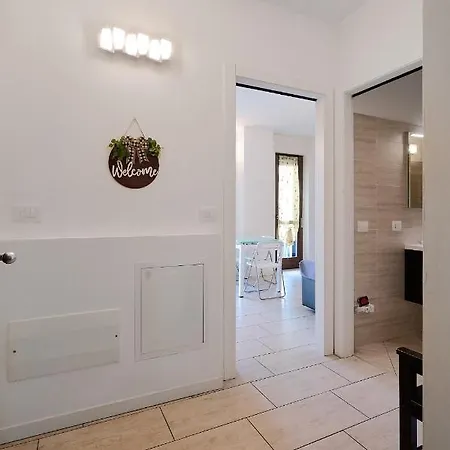 Xenia - New And Bright Urban Housing Apartment