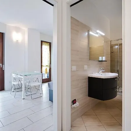 Xenia - New And Bright Urban Housing Apartment *