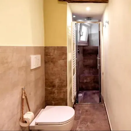 Appartamento Soppalchino In Via Savona *