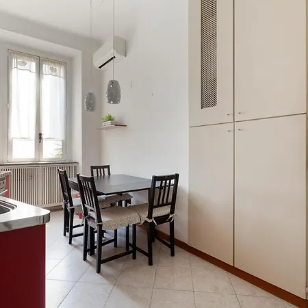 Roomy X5 - 850 M Far From Famagosta Mm2 דירה