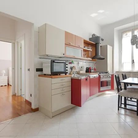 Roomy X5 - 850 M Far From Famagosta Mm2 דירה