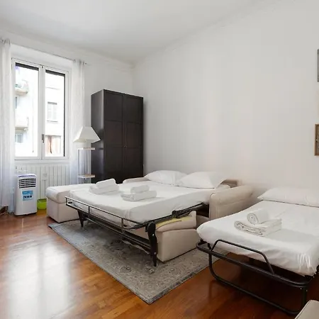 דירה Roomy X5 - 850 M Far From Famagosta Mm2 מילאנו