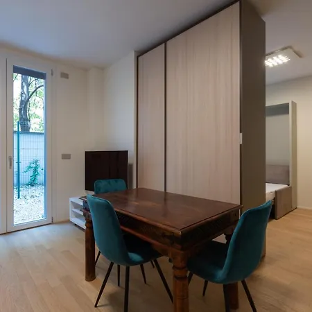 Easytopstay - Cozy Flat With Parking Апартаменты