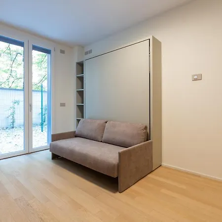Cozy Flat With Parking Milan