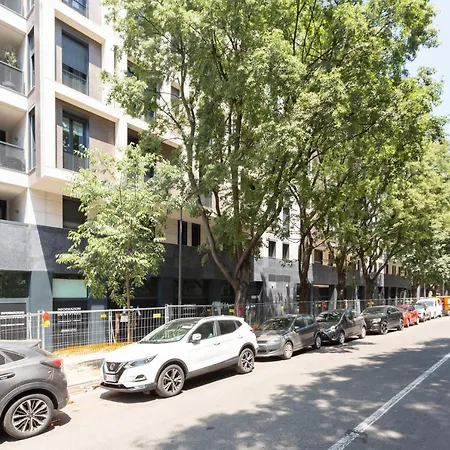 Cozy Flat With Parking Milan