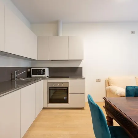 Easytopstay - Cozy Flat With Parking *