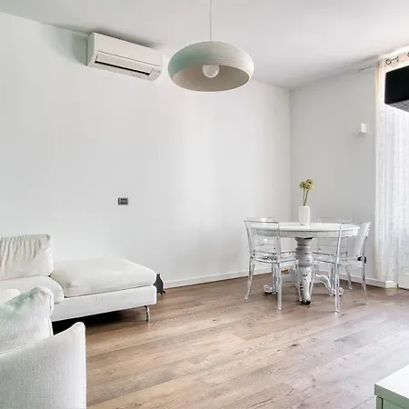 Joivy Superb 2bed Flat With Balcony *